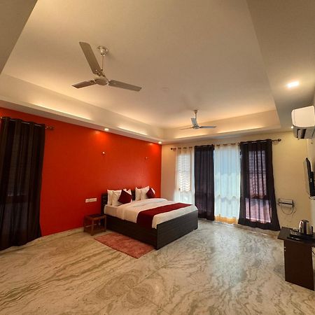 Hl Grand Hotel Lucknow Esterno foto