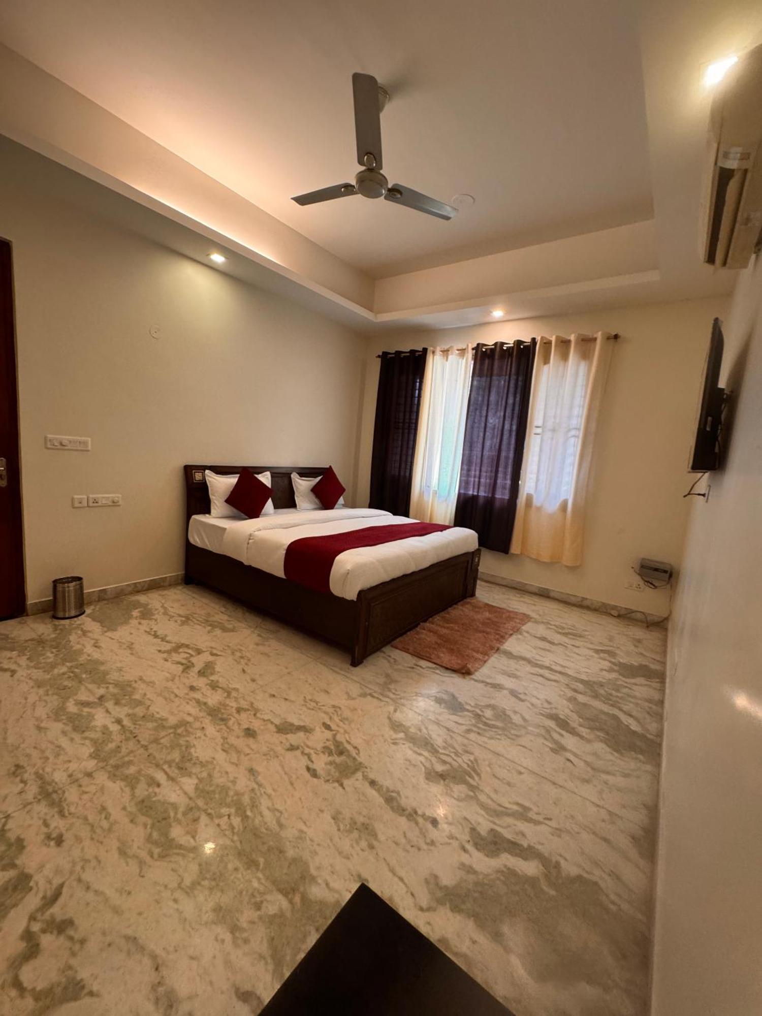 Hl Grand Hotel Lucknow Esterno foto