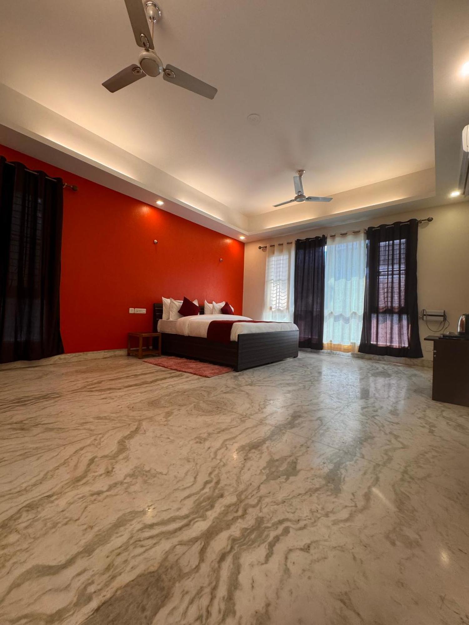 Hl Grand Hotel Lucknow Esterno foto
