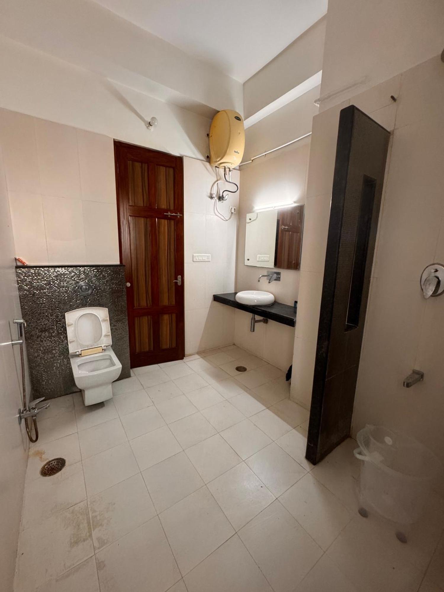 Hl Grand Hotel Lucknow Esterno foto